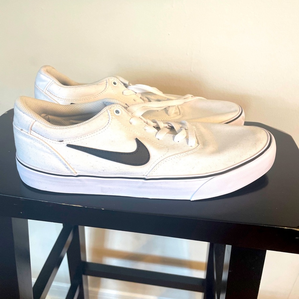 Size 11 - Nike SB Chron 2 White Black 2021.